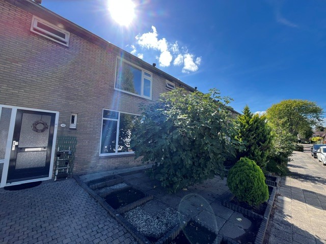Tussenwoning te huur: Willem-Alexanderstraat 8, Den Bommel woonkern Den Bommel