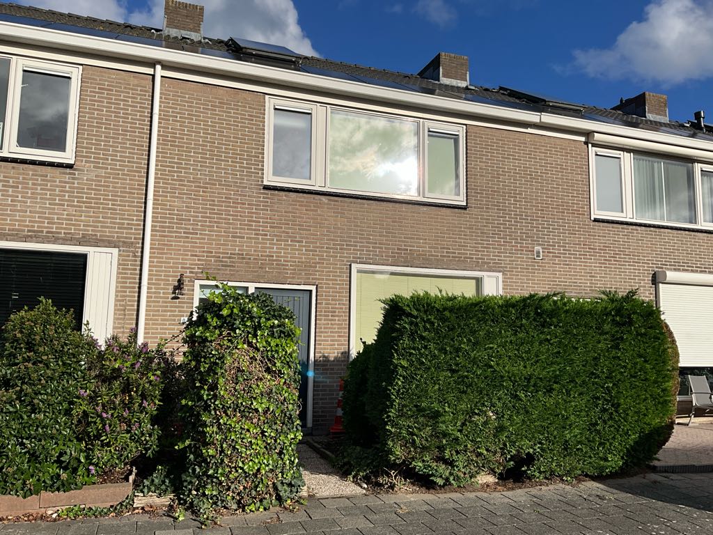Tussenwoning te huur: Rembrandtlaan 83, Middelharnis bomenbuurt Middelharnis