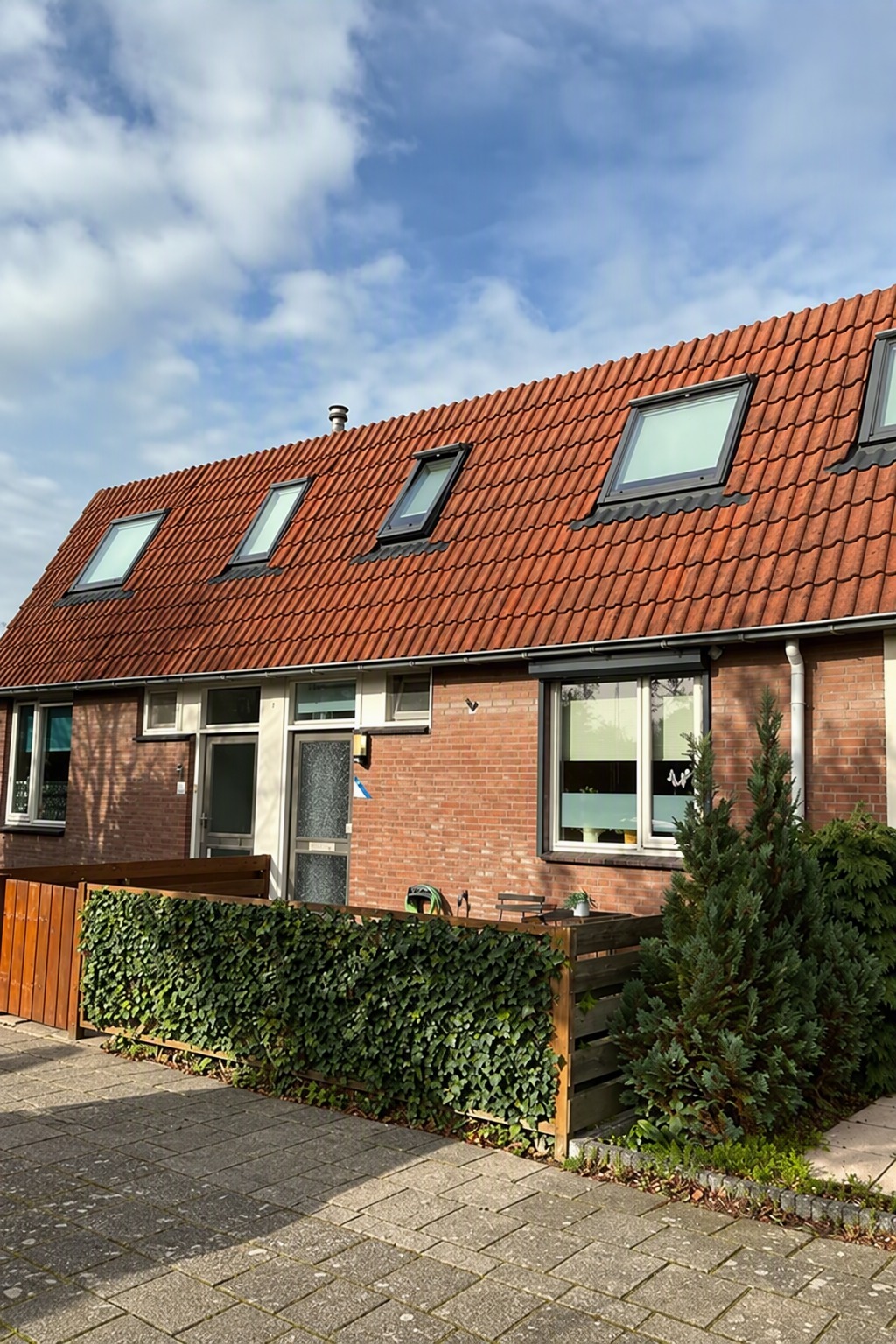 Tussenwoning te huur: Zonhof 11, Oude-Tonge planetenbuurt Oude-Tonge